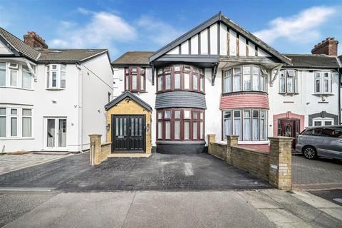 4 bedroom end of terrace house for sale, Sandhurst Drive, Ilford