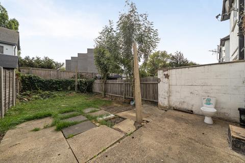 2 bedroom maisonette for sale, Woodstock Way, Mitcham CR4