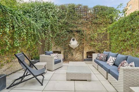 4 bedroom terraced house to rent, Chester Row, Belgravia, London SW1W