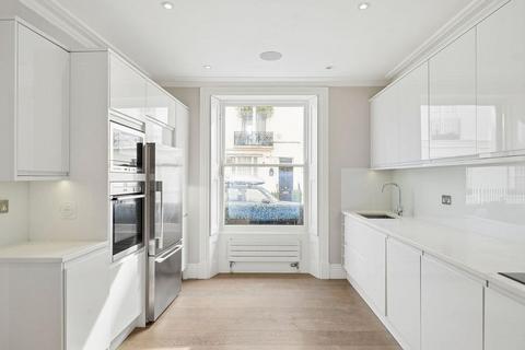 4 bedroom terraced house to rent, Chester Row, Belgravia, London SW1W