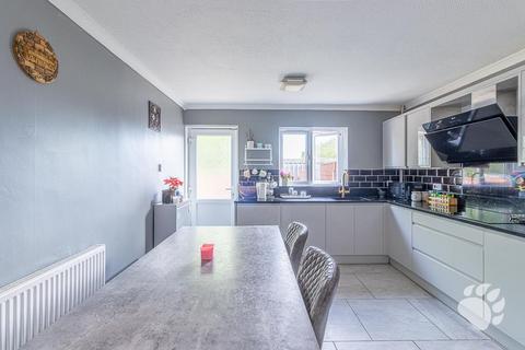 3 bedroom terraced house for sale, Timbermans View, Basildon SS16