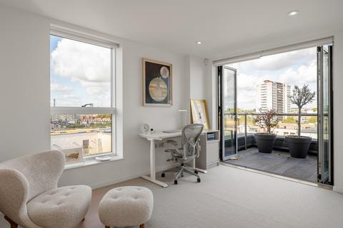 3 bedroom penthouse to rent, Dance Square, London, EC1V