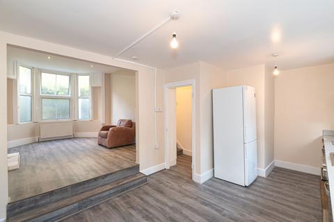 1 bedroom flat to rent, Chantrey Road, London, SW9