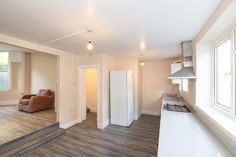 1 bedroom flat to rent, Chantrey Road, London, SW9