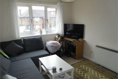 Flat to rent, Pound Avenue, Stevenage SG1