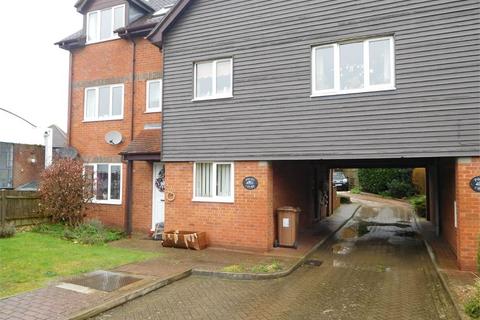 Flat to rent, Pound Avenue, Stevenage SG1