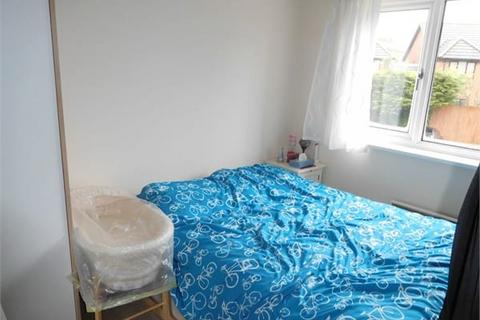 Flat to rent, Pound Avenue, Stevenage SG1