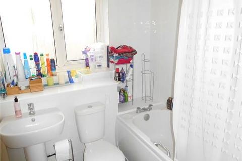 Flat to rent, Pound Avenue, Stevenage SG1