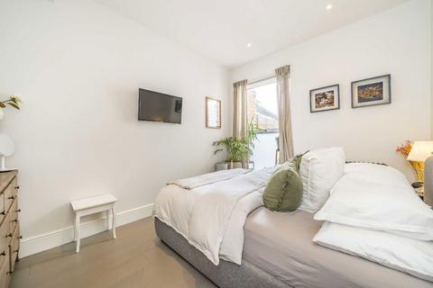 2 bedroom flat for sale, Gunnersbury Avenue, Ealing W5