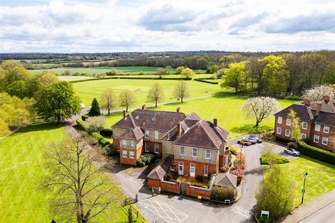 4 bedroom flat for sale, Cayton Road, Coulsdon