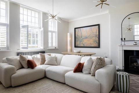 4 bedroom flat for sale, Cayton Road, Coulsdon