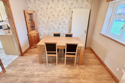 3 bedroom semi-detached house to rent, Moss Road, Cannock, WS11