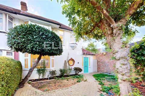3 bedroom terraced house to rent, The Grange, Wembley, HA0