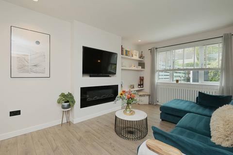 2 bedroom terraced house for sale, 21 Almond Green, East Craigs, Edinburgh, EH12 8UA