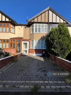 3 bedroom terraced house to rent, Uplands Road, Woodford Green, IG8