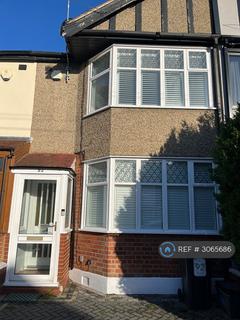 3 bedroom terraced house to rent, Uplands Road, Woodford Green, IG8