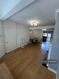 3 bedroom terraced house to rent, Uplands Road, Woodford Green, IG8