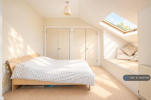 2 bedroom maisonette to rent, Evering Road, London, E5