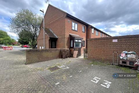 1 bedroom semi-detached house to rent, Boltons Lane, Hayes, UB3