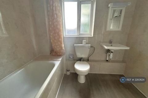 1 bedroom semi-detached house to rent, Boltons Lane, Hayes, UB3