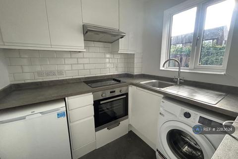 1 bedroom semi-detached house to rent, Boltons Lane, Hayes, UB3