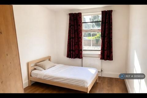 2 bedroom flat to rent, Hermit Road, Canning, E16