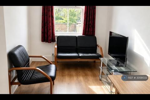2 bedroom flat to rent, Hermit Road, Canning, E16