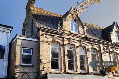 4 bedroom maisonette to rent, Fore St, Newquay, TR7