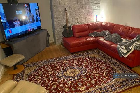 4 bedroom maisonette to rent, Fore St, Newquay, TR7