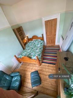 4 bedroom maisonette to rent, Fore St, Newquay, TR7