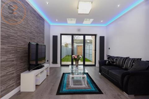 1 bedroom in a house share to rent, Loft room in Rose Avenue, Mitcham, Greater London