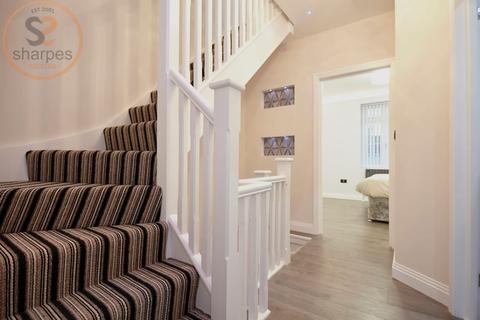 1 bedroom in a house share to rent, Loft room in Rose Avenue, Mitcham, Greater London