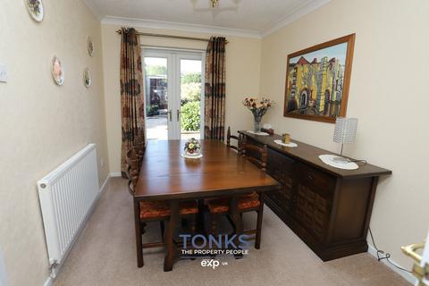 2 bedroom semi-detached bungalow for sale, Lombardy Croft, Halesowen B62