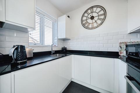 1 bedroom flat for sale, Oulton Court, Grappenhall, Warrington, Cheshire, WA4
