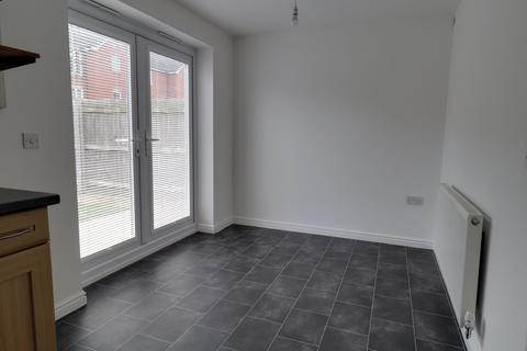 3 bedroom semi-detached house to rent, Fieldhouse Way, Stafford ST17