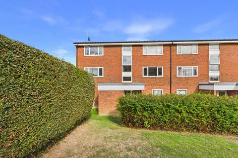 1 bedroom flat for sale, Bellfield, Forestdale, Croydon
