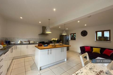 3 bedroom semi-detached house to rent, Shucknall, Hereford, HR1