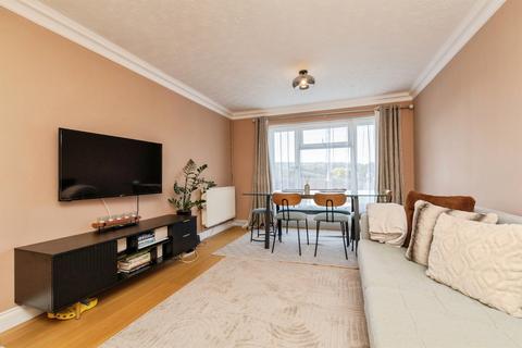 2 bedroom flat for sale, Whitemore Court, Batheaston, Bath