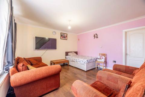 3 bedroom semi-detached house for sale, York Avenue, Slough SL1