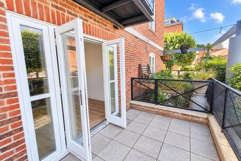 Studio for sale, Salt Meat Lane, Gosport, Hampshire, PO12 1GH