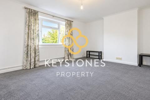 2 bedroom maisonette to rent, Station Lane, Hornchurch, RM12