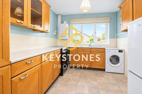 2 bedroom maisonette to rent, Station Lane, Hornchurch, RM12