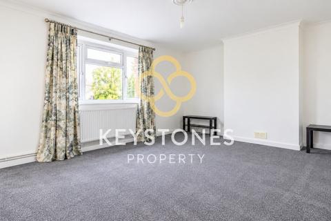 2 bedroom maisonette to rent, Station Lane, Hornchurch, RM12