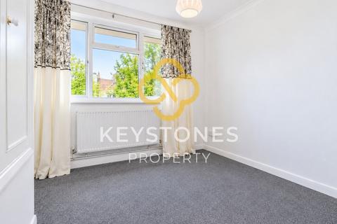 2 bedroom maisonette to rent, Station Lane, Hornchurch, RM12