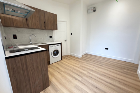 undefined, London NW4