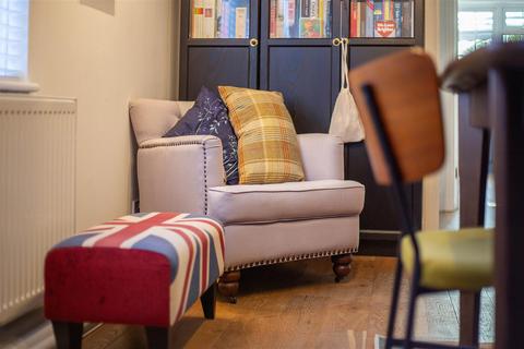 3 bedroom detached house for sale, Red Lion Road, Surbiton KT6