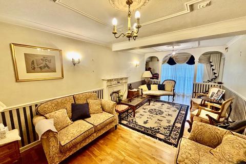 4 bedroom detached house to rent, Sudbury Court Drive, Harrow HA1