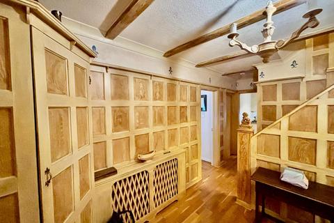 4 bedroom detached house to rent, Sudbury Court Drive, Harrow HA1