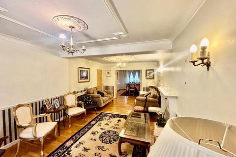 4 bedroom detached house to rent, Sudbury Court Drive, Harrow HA1