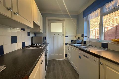 3 bedroom semi-detached house to rent, Heath Road, Uxbridge